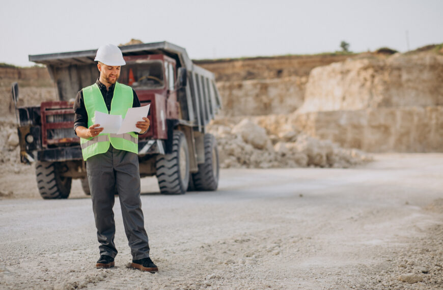 La autogeneración de electricidad se convierte en requisito clave para las empresas mineras en Ecuador.